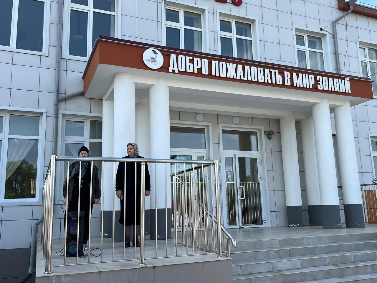 Церемония поднятия флага..